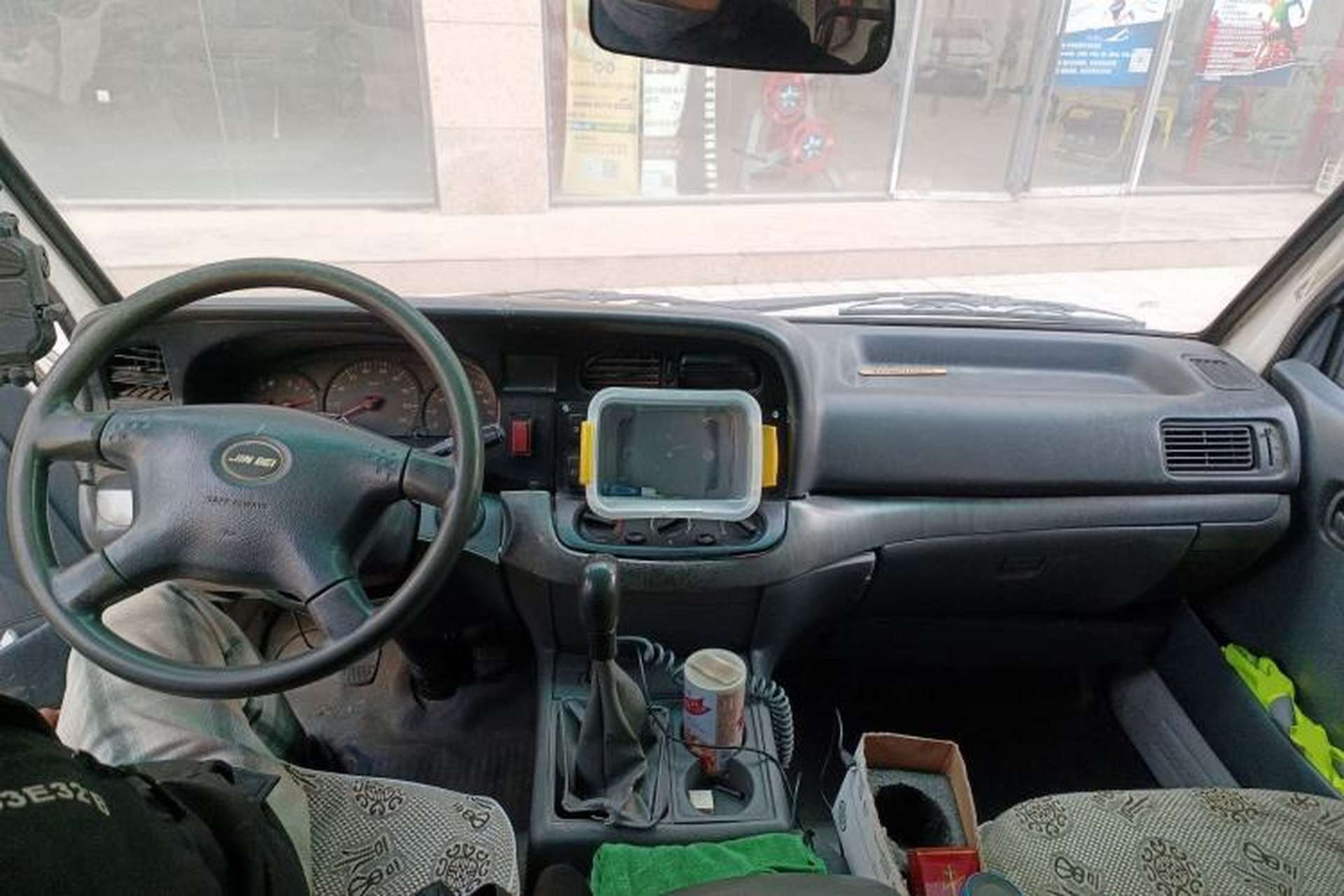 Used Jinbei Hiace 2014 2.0L Fifth-Generation Xiangyun Comfort Type 1 4G21C Center Console