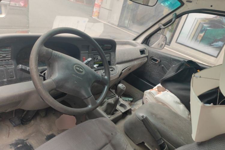 Used Jinbei Hiace 2014 2.0L 5th Generation Kuaiyunwang Business Version 4G19 Center Console