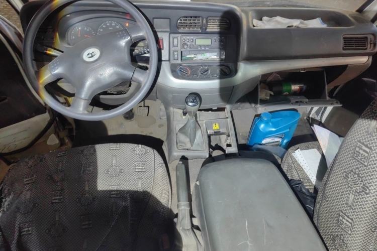 Used Jinbei Hiace 2014 2.0L 5th Generation Kuaiyunwang Business Version 4G19 Center Console