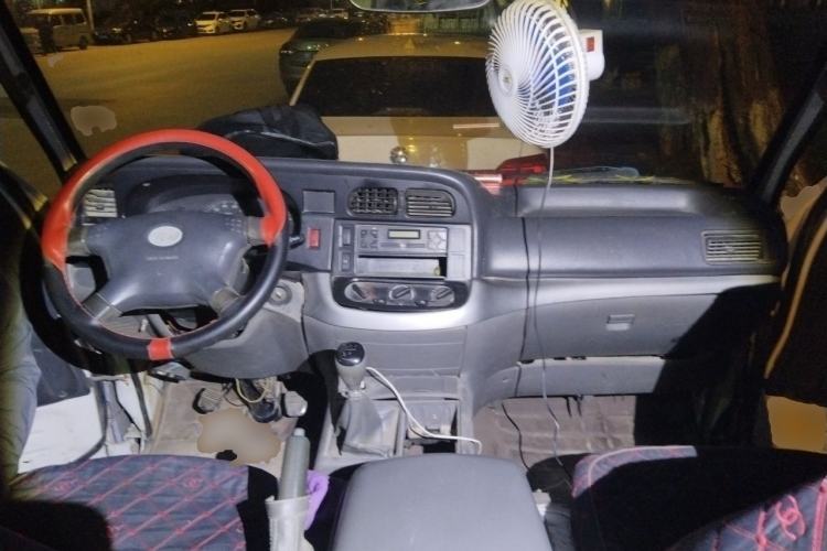 Used Jinbei Hiace 2014 2.0L 5th Generation Kuaiyunwang Business Version 4G19 Center Console