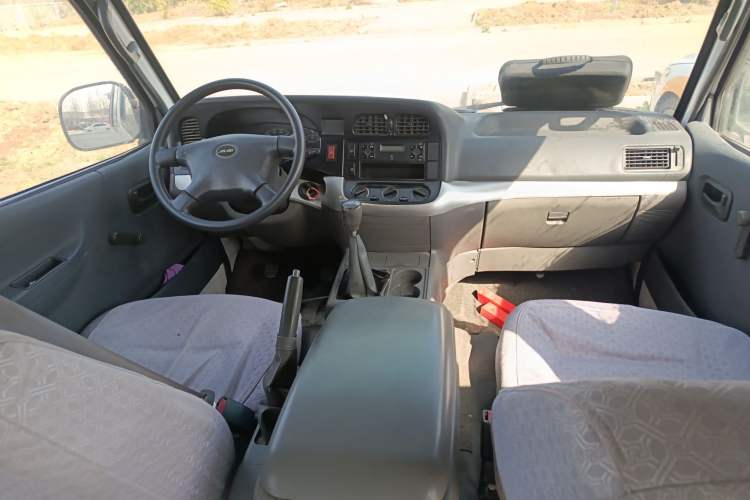 Used Jinbei Hiace 2014 2.0L 5th Generation Kuaiyunwang Business Version 4G20B Center Console