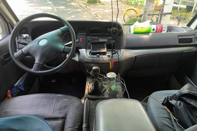 Used Jinbei Hiace 2014 2.0L Fifth-Generation Xiangyun Comfort Type 1 4G21C Center Console