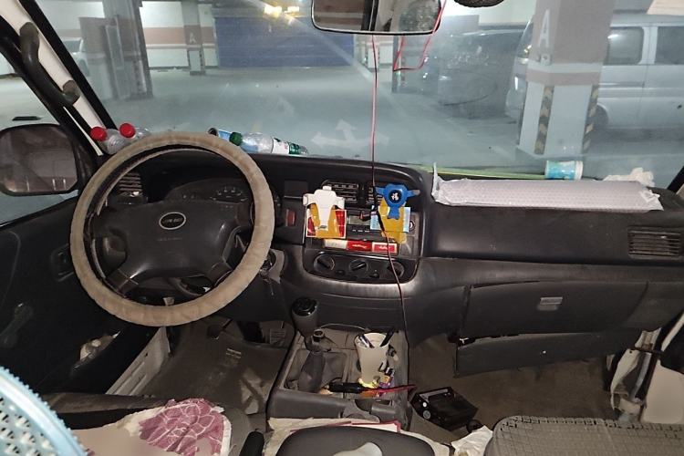 Used Jinbei Hiace 2014 2.0L 5th Generation Kuaiyunwang Business Version 4G19 Center Console
