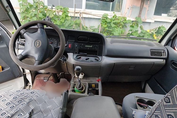 Used Jinbei Hiace 2014 2.0L Fifth-Generation Xiangyun Comfort Type 1 4G20C Center Console