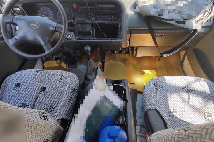 Used Jinbei Hiace 2014 2.0L Fifth-Generation Xiangyun Comfort Type 1 4G20C Center Console