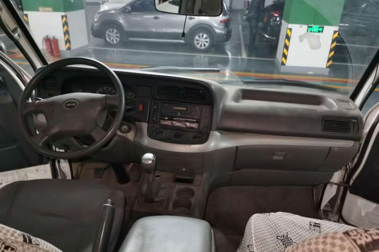Used Jinbei Hiace 2014 2.0L 5th Generation Kuaiyunwang Business Version 4G19 Center Console