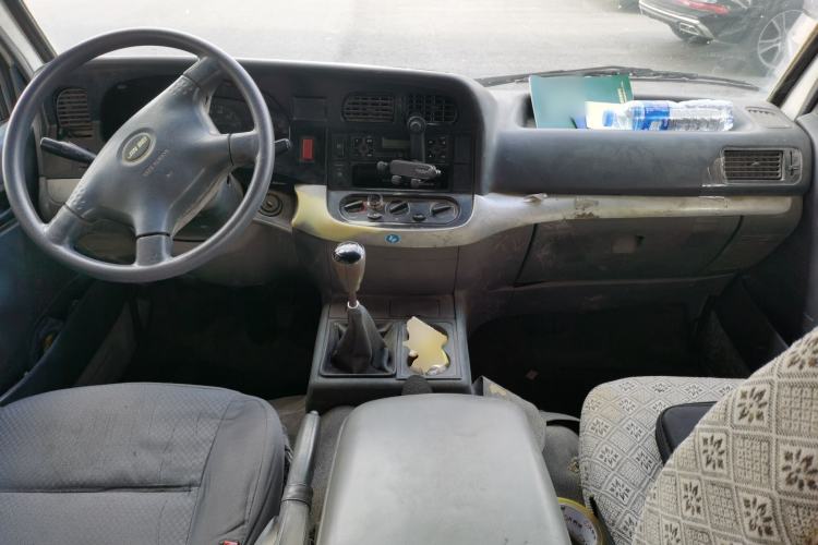 Used Jinbei Hiace 2014 2.0L Fifth-Generation Xiangyun Comfort Type 1 4G20C Center Console