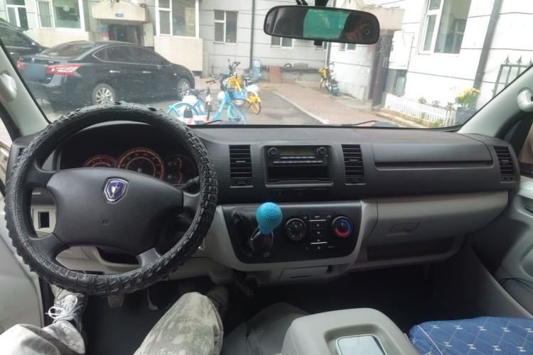 Used Jinbei Hiace 2014 2.0L Luxury Version V19 Center Console