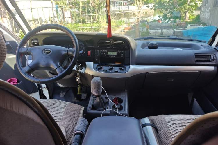 Used Jinbei Hiace 2014 2.0L Fifth-Generation Xiangyun Comfort Type 1 4G20C Center Console