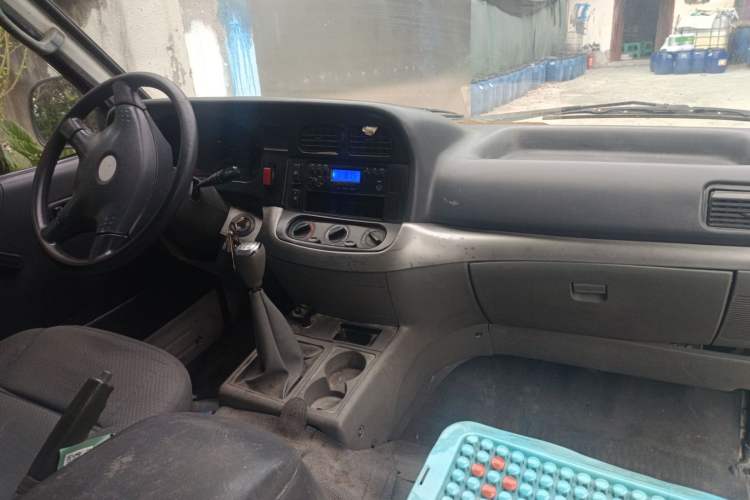 Used Jinbei Hiace 2014 2.0L Fifth-Generation Xiangyun Comfort Type 1 4G20C Center Console