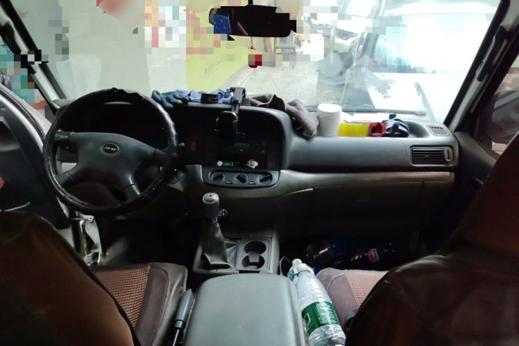 Used Jinbei Hiace 2014 2.0L 5th Generation Kuaiyunwang Business Version 4G20B Center Console