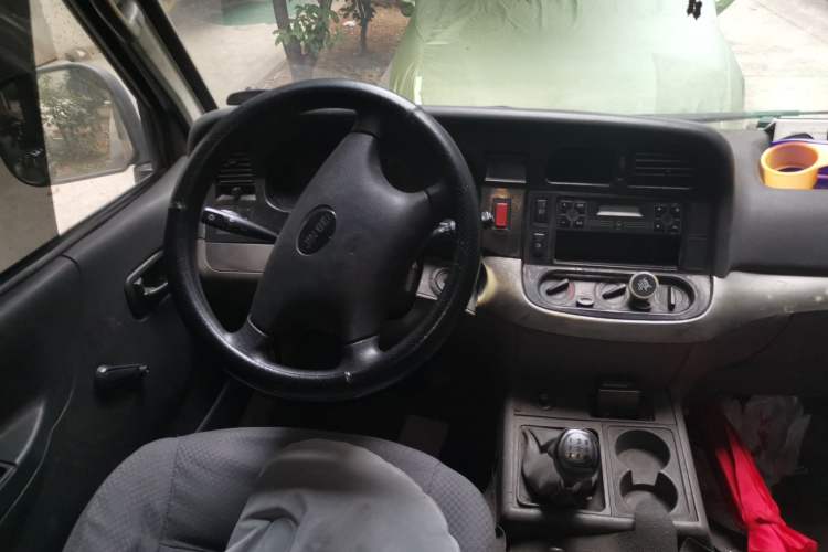 Used Jinbei Hiace 2014 2.0L 5th Generation Kuaiyunwang Business Version 4G20B Center Console
