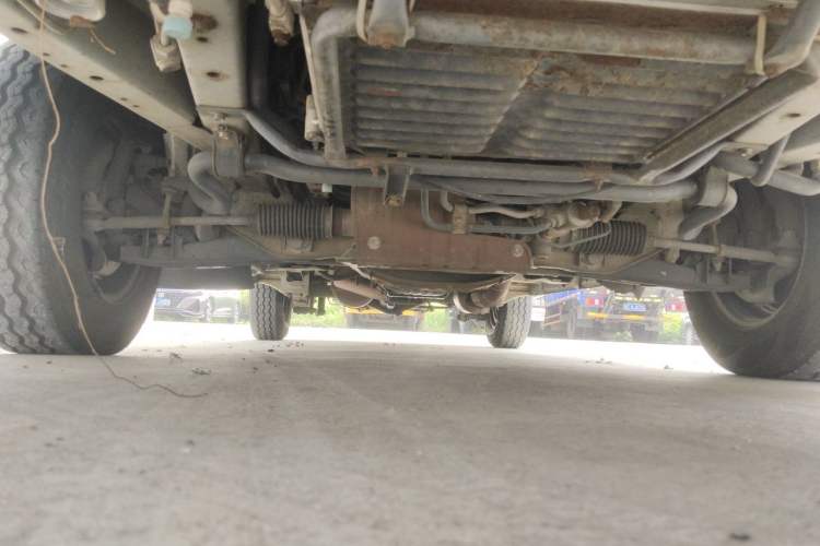 Used Jinbei Hiace 2014 2.0L 5th Generation Kuaiyunwang Business Version 4G19 Chassis Front