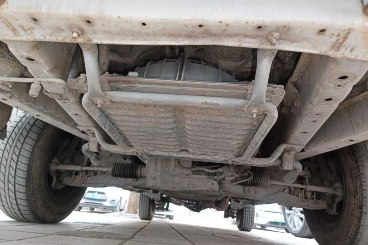 Used Jinbei Hiace 2014 2.0L Fifth-Generation Xiangyun Comfort Type 1 4G21C Chassis Front