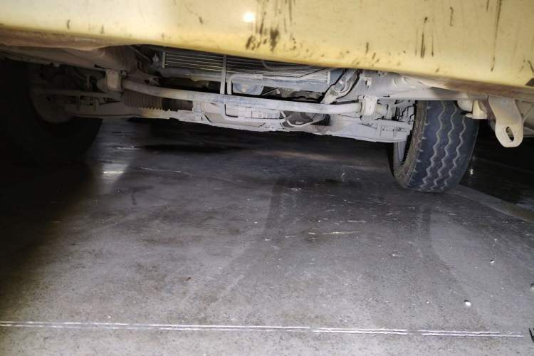 Used Jinbei Hiace 2014 2.0L Fifth-Generation Xiangyun Comfort Type 1 4G20C Chassis Front