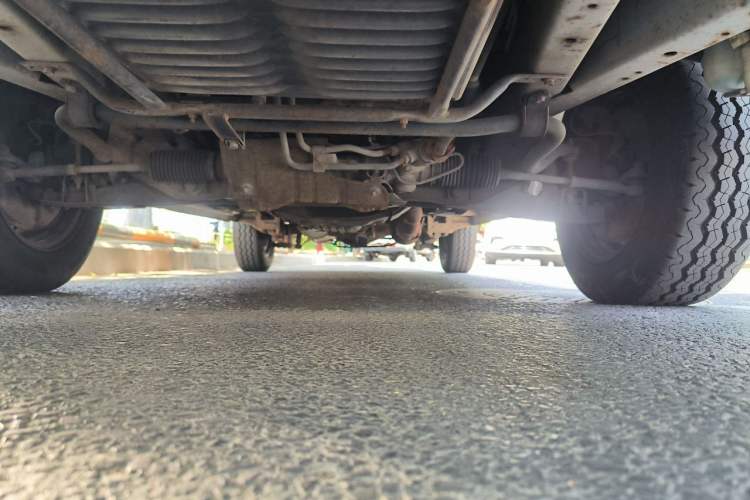 Used Jinbei Hiace 2014 2.0L Fifth-Generation Xiangyun Comfort Type 1 4G21C Chassis Front