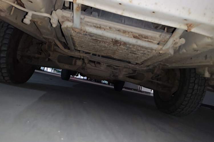 Used Jinbei Hiace 2014 2.0L 5th Generation Kuaiyunwang Business Version 4G19 Chassis Front
