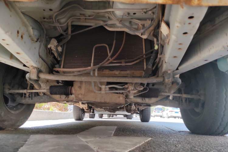 Used Jinbei Hiace 2014 2.0L Fifth-Generation Xiangyun Comfort Type 1 4G20C Chassis Front