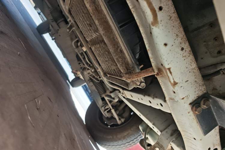 Used Jinbei Hiace 2014 2.0L Fifth-Generation Xiangyun Comfort Type 1 4G20C Chassis Front