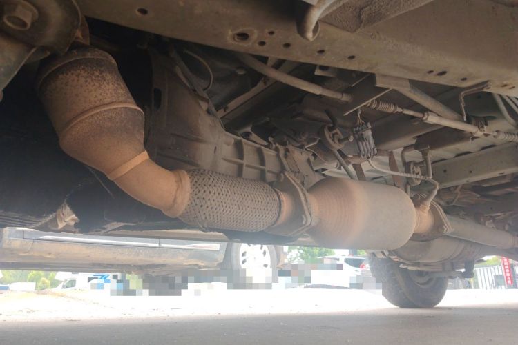 Used Jinbei Hiace 2014 2.0L 5th-Gen Power King Comfort Version V19 Chassis Front Left