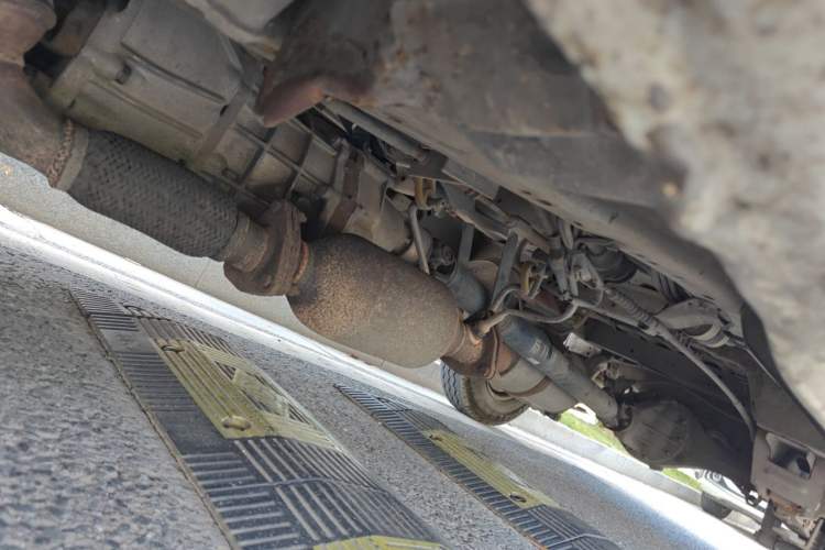 Used Jinbei Hiace 2014 2.0L 5th Generation Kuaiyunwang Business Version 4G21B Chassis Front Left