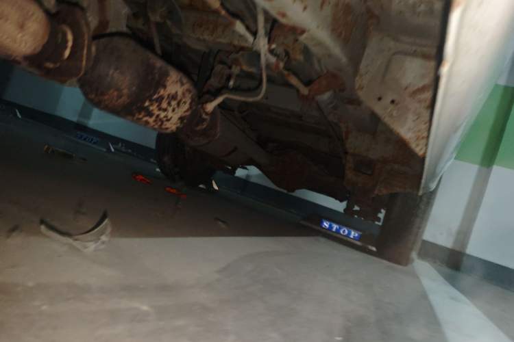Used Jinbei Hiace 2014 2.0L 5th Generation Kuaiyunwang Business Version 4G19 Chassis Front Left