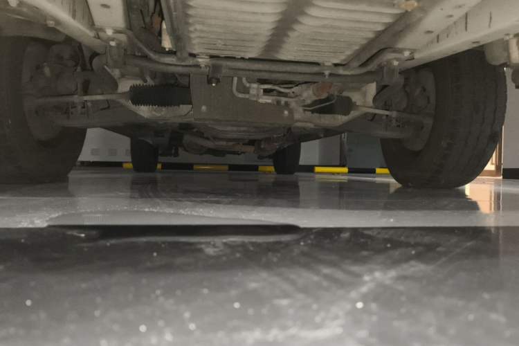 Used Jinbei Hiace 2014 2.0L 5th Generation Kuaiyunwang Business Version 4G19 Chassis Front