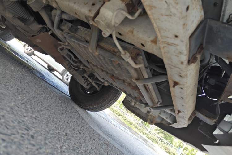 Used Jinbei Hiace 2014 2.0L 5th Generation Kuaiyunwang Business Version 4G21B Chassis Front
