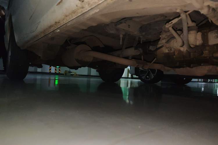 Used Jinbei Hiace 2014 2.0L 5th-Gen Power King Comfort Version V19 Chassis Front Right