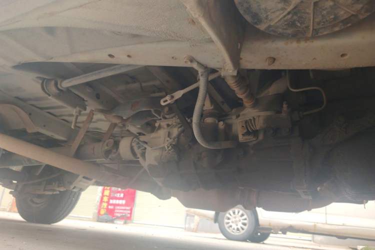 Used Jinbei Hiace 2014 2.0L 5th-Gen Power King Comfort Version V19 Chassis Front Right