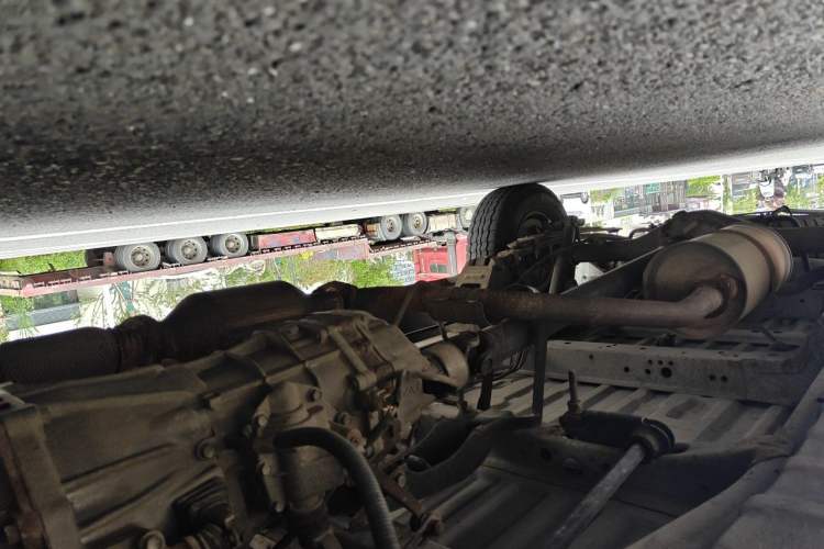 Used Jinbei Hiace 2014 2.0L 5th Generation Kuaiyunwang Business Version 4G21B Chassis Front Right