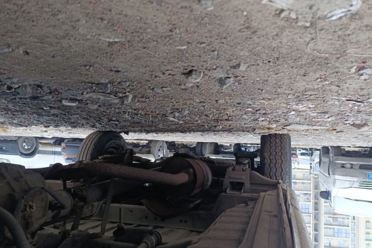 Used Jinbei Hiace 2014 2.0L 5th Generation Kuaiyunwang Business Version 4G19 Chassis Front Right