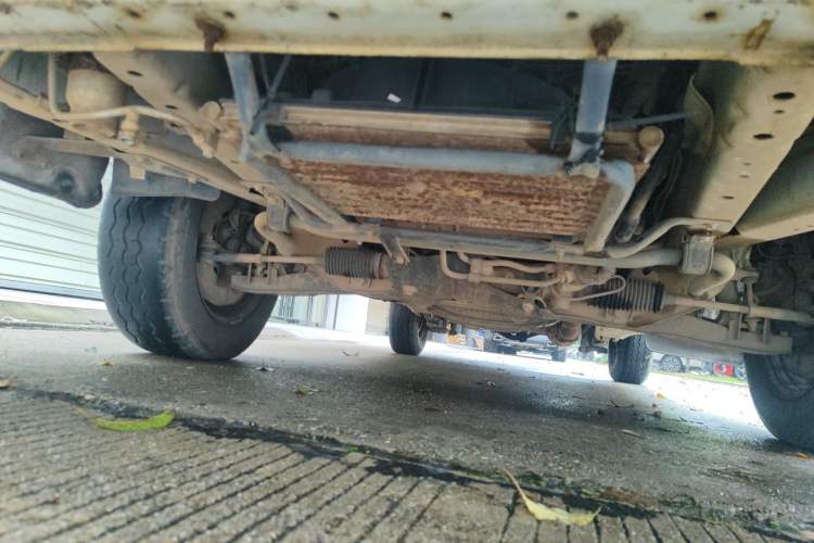 Used Jinbei Hiace 2014 2.0L 5th Generation Kuaiyunwang Business Version 4G19 Chassis Front