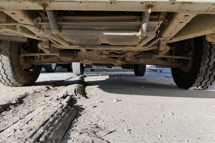 Used Jinbei Hiace 2014 2.0L 5th Generation Kuaiyunwang Business Version 4G21B Chassis Front