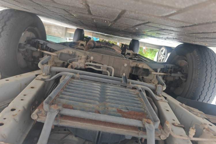 Used Jinbei Hiace 2014 2.0L Fifth-Generation Xiangyun Comfort Type 1 4G20C Chassis Front