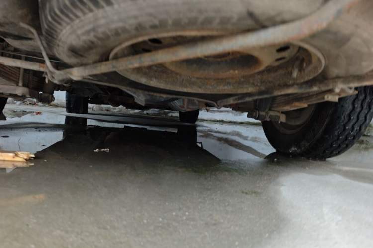 Used Jinbei Hiace 2014 2.0L Fifth-Generation Xiangyun Comfort Type 1 4G20C Chassis Rear