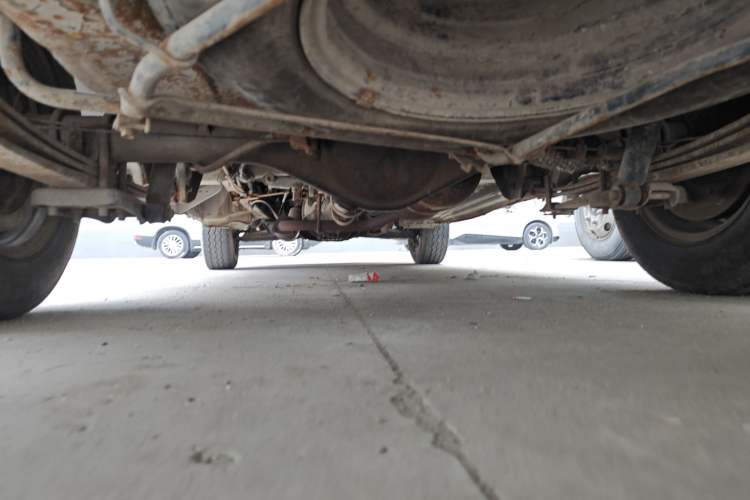 Used Jinbei Hiace 2014 2.0L Fifth-Generation Xiangyun Comfort Type 1 4G20C Chassis Rear