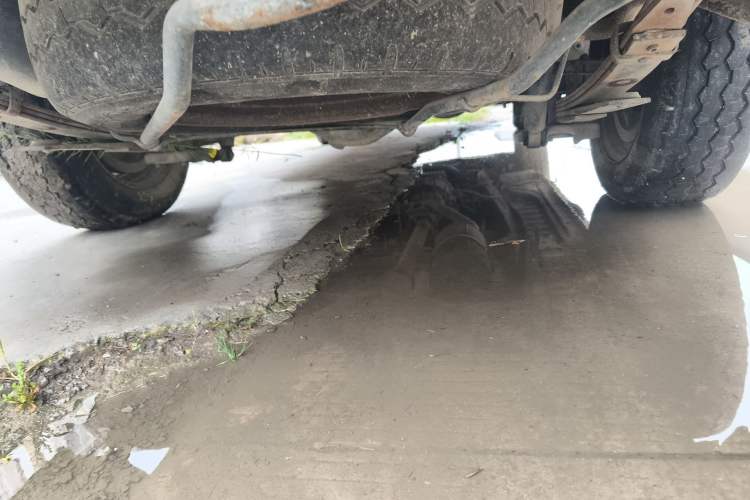 Used Jinbei Hiace 2014 2.0L 5th Generation Kuaiyunwang Business Version 4G19 Chassis Rear