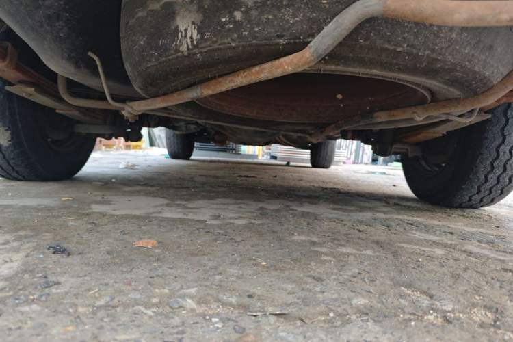 Used Jinbei Hiace 2014 2.0L Fifth-Generation Xiangyun Comfort Type 1 4G20C Chassis Rear