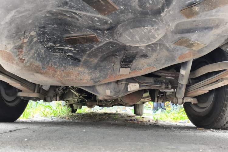 Used Jinbei Hiace 2014 2.0L Fifth-Generation Xiangyun Comfort Type 1 4G21C Chassis Rear