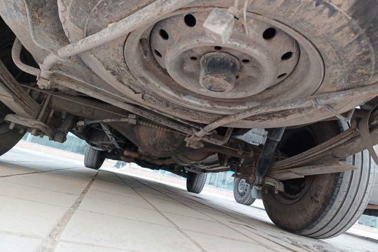 Used Jinbei Hiace 2014 2.0L Fifth-Generation Xiangyun Comfort Type 1 4G21C Chassis Rear