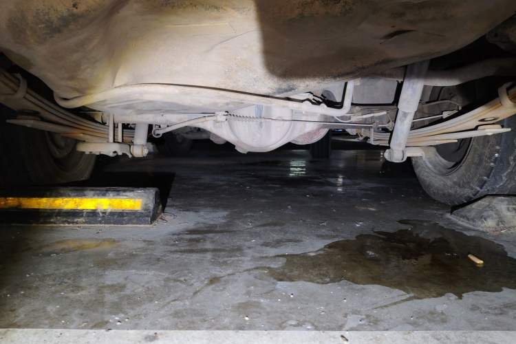 Used Jinbei Hiace 2014 2.0L Fifth-Generation Xiangyun Comfort Type 1 4G20C Chassis Rear