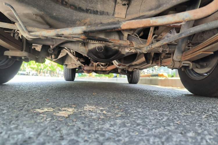 Used Jinbei Hiace 2014 2.0L Fifth-Generation Xiangyun Comfort Type 1 4G21C Chassis Rear
