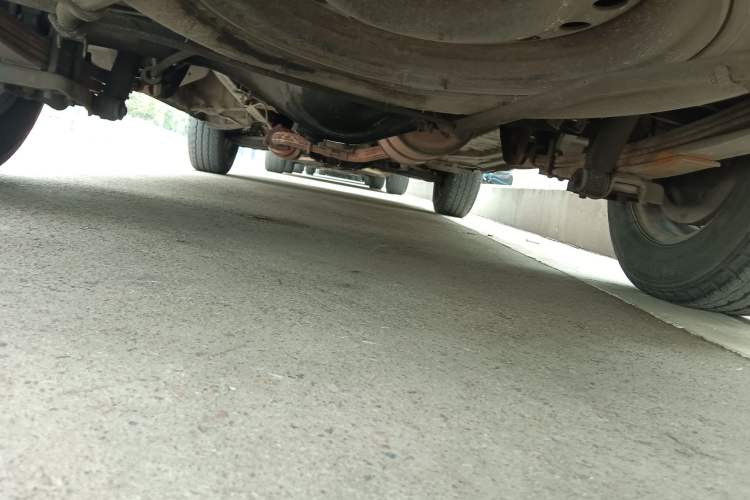 Used Jinbei Hiace 2014 2.0L Fifth-Generation Xiangyun Comfort Type 1 4G20C Chassis Rear