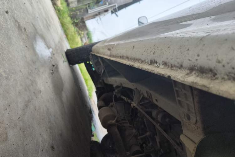 Used Jinbei Hiace 2014 2.0L 5th Generation Kuaiyunwang Business Version 4G19 Chassis Rear Left