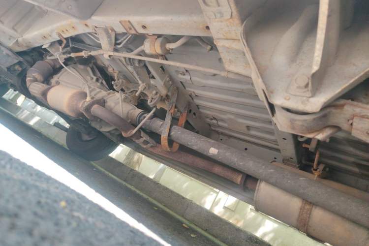 Used Jinbei Hiace 2014 2.0L Fifth-Generation Xiangyun Comfort Type 1 4G20C Chassis Rear Left