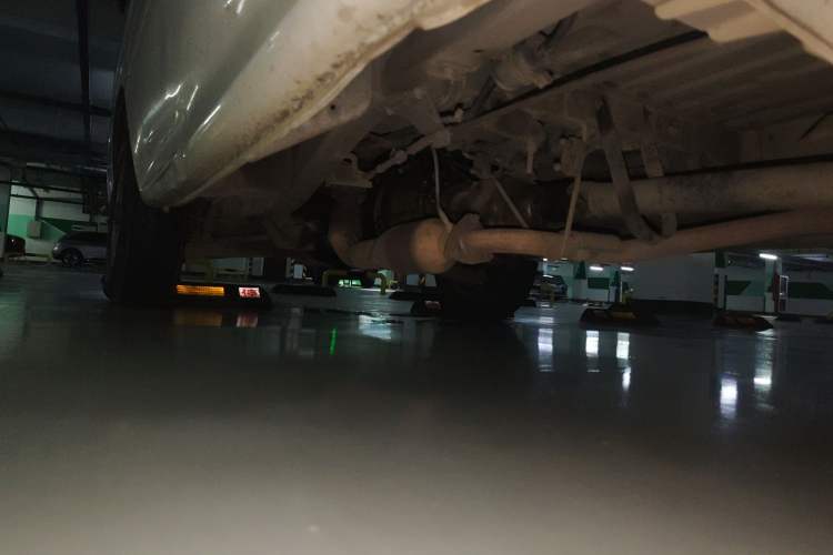 Used Jinbei Hiace 2014 2.0L 5th-Gen Power King Comfort Version V19 Chassis Rear Left