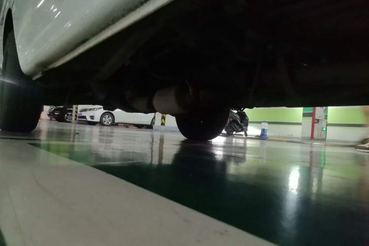 Used Jinbei Hiace 2014 2.0L 5th Generation Kuaiyunwang Business Version 4G19 Chassis Rear Left