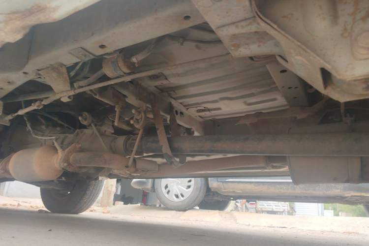 Used Jinbei Hiace 2014 2.0L 5th-Gen Power King Comfort Version V19 Chassis Rear Left