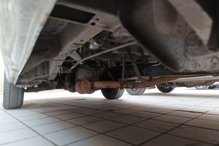Used Jinbei Hiace 2014 2.0L Fifth-Generation Xiangyun Comfort Type 1 4G21C Chassis Rear Left